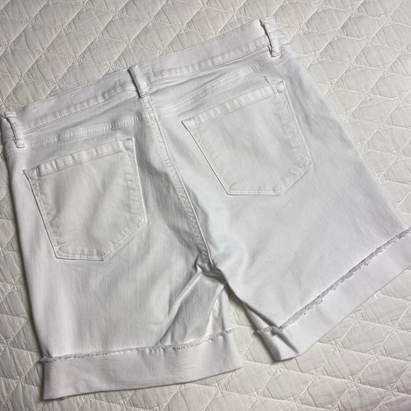 Loft Sz 10 White Denim Jean Shorts Mid-Rise Stretch Cuffed Hem 6" Inseam - Picture 7 of 13